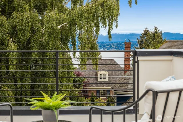 $799,000 | 1110 B 34th Avenue, Seattle, WA 98122