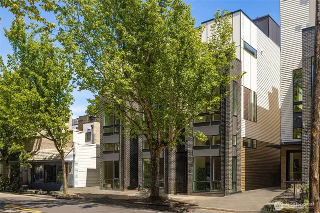 $799,000 | 1110 B 34th Avenue, Seattle, WA 98122