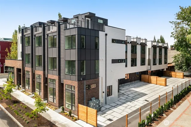 $799,000 | 1110 B 34th Avenue, Seattle, WA 98122