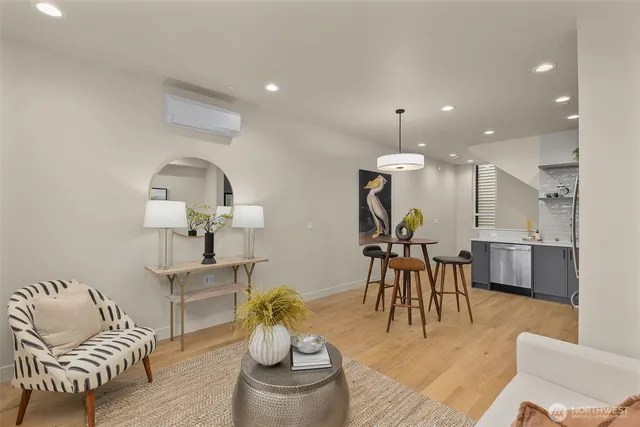 $799,000 | 1110 B 34th Avenue, Seattle, WA 98122