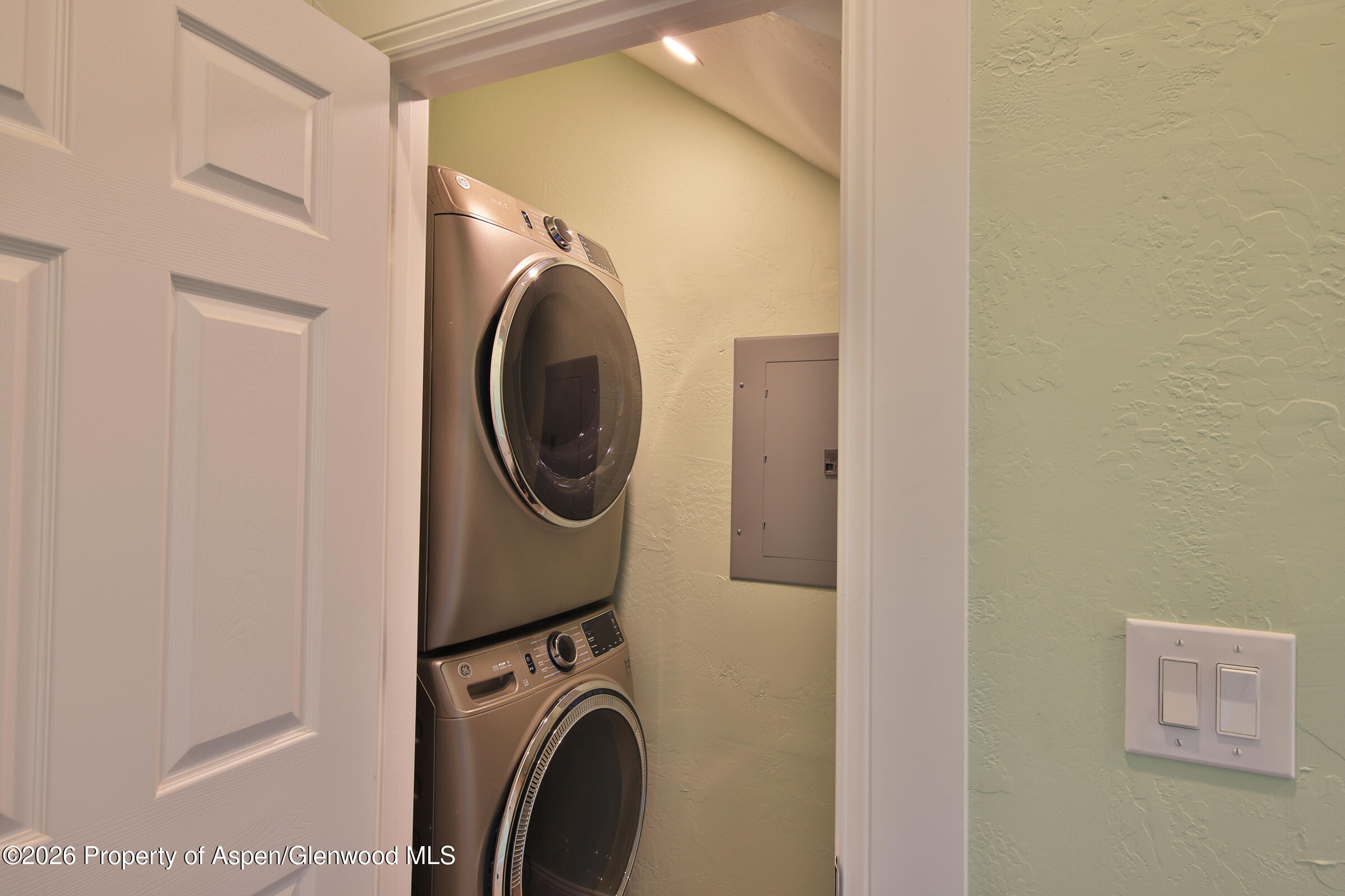 15086 45 45 1/2 Road De Beque, CO 81630 - Photo 14 of 40 a utility room with dryer and washer
