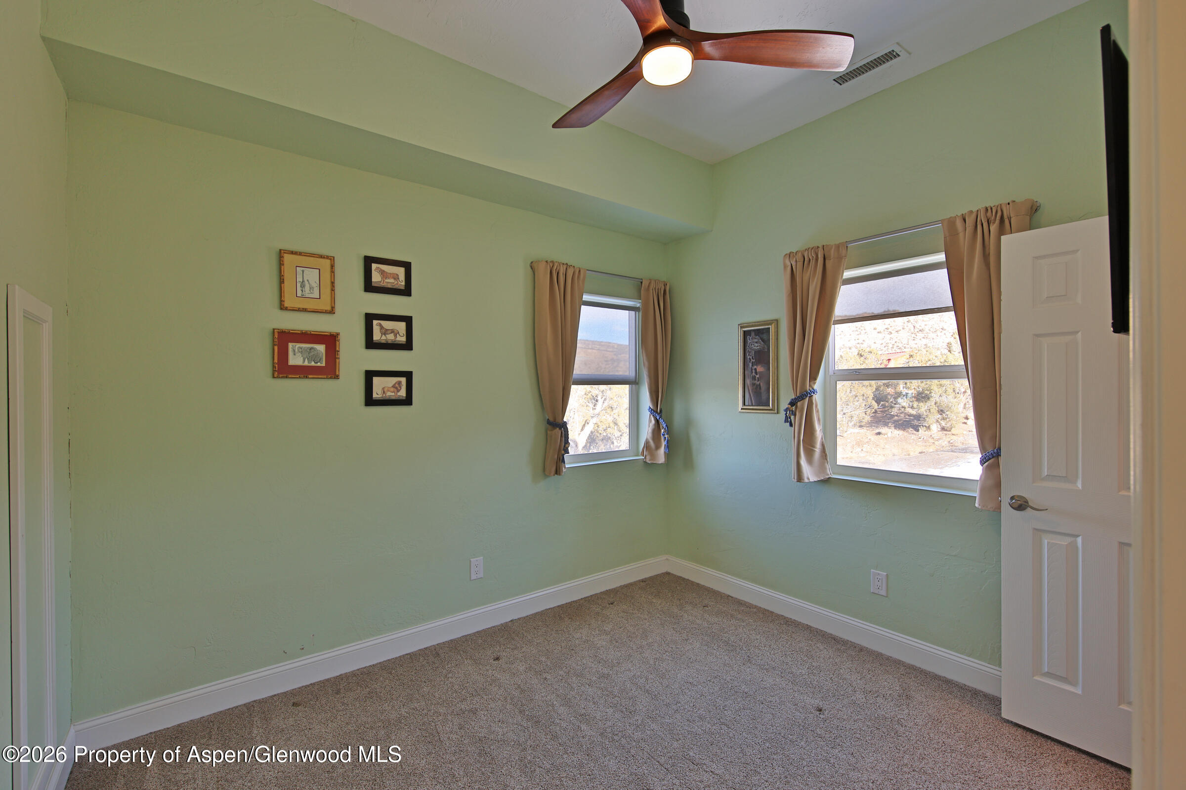 15086 45 45 1/2 Road De Beque, CO 81630 - Photo 10 of 40 an empty room with a window