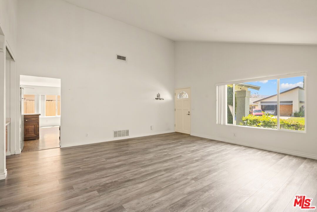 3989 Frandon Court Simi Valley, CA 93063 - Photo 5 of 23 Gallery Image 5