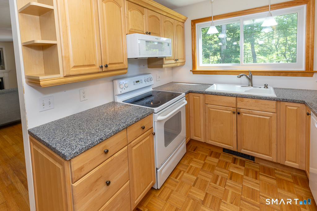 91 Riverview Road, Unit 8C East Lyme, CT 06357 - Photo 10 of 35