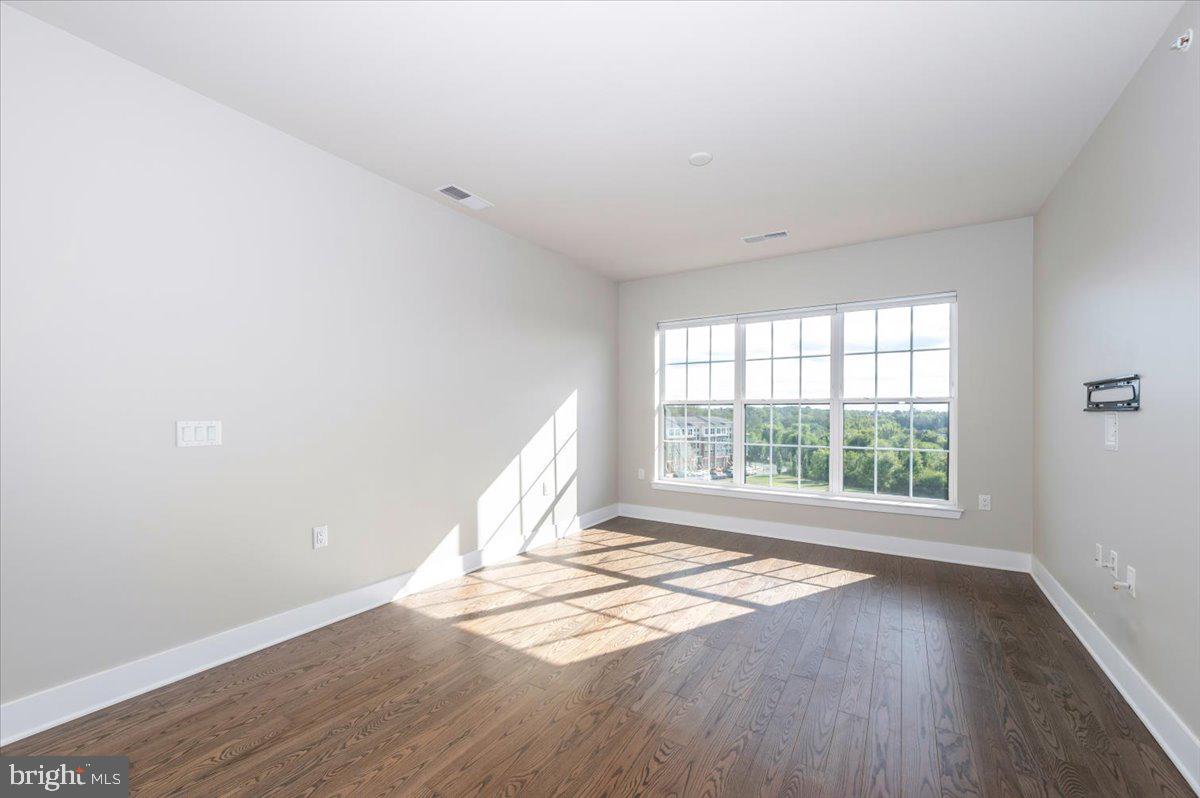 502 Diamondback Drive, Unit 502 Gaithersburg, MD 20878 - Photo 3 of 50