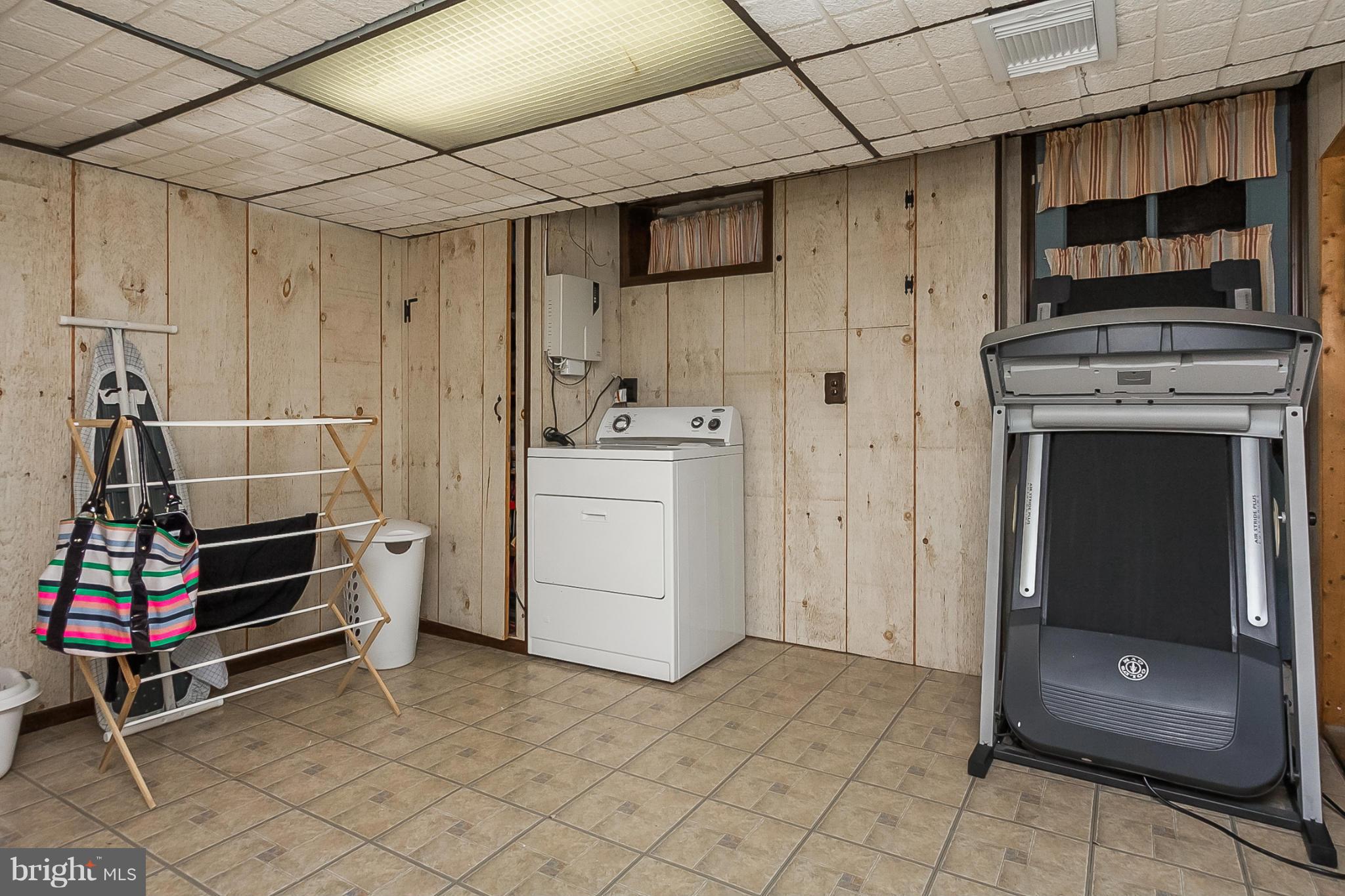 716 Aldworth Road Baltimore, MD 21222 - Photo 25 of 29 a utility room with dryer and washer
