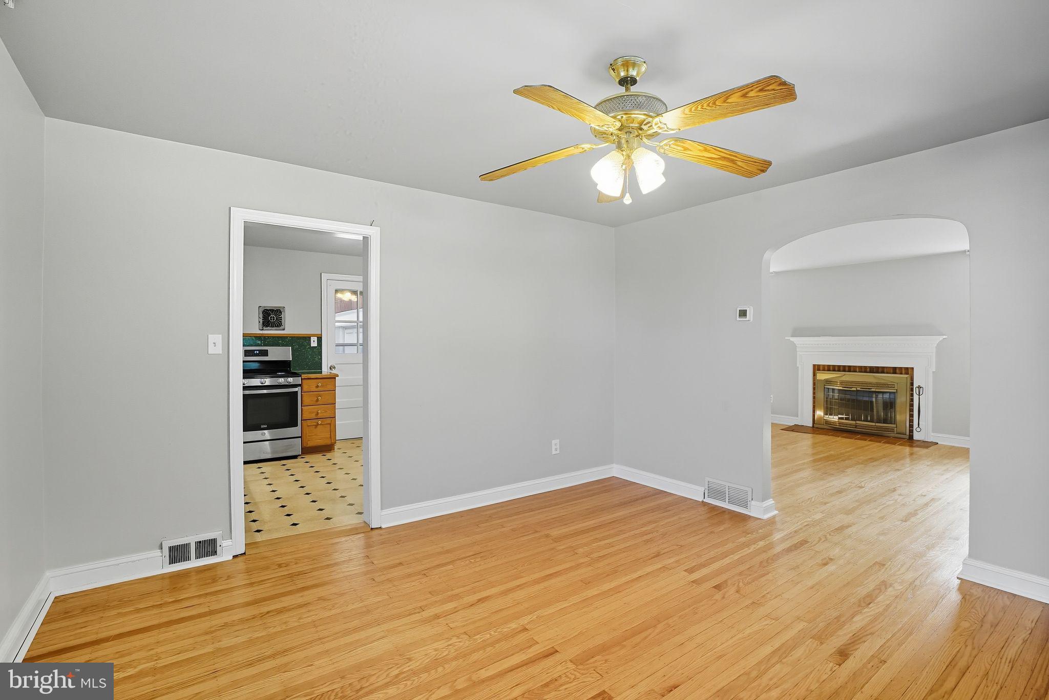979 Edgewood Drive Springfield, PA 19064 - Photo 11 of 36 wooden floor in an empty room with a window