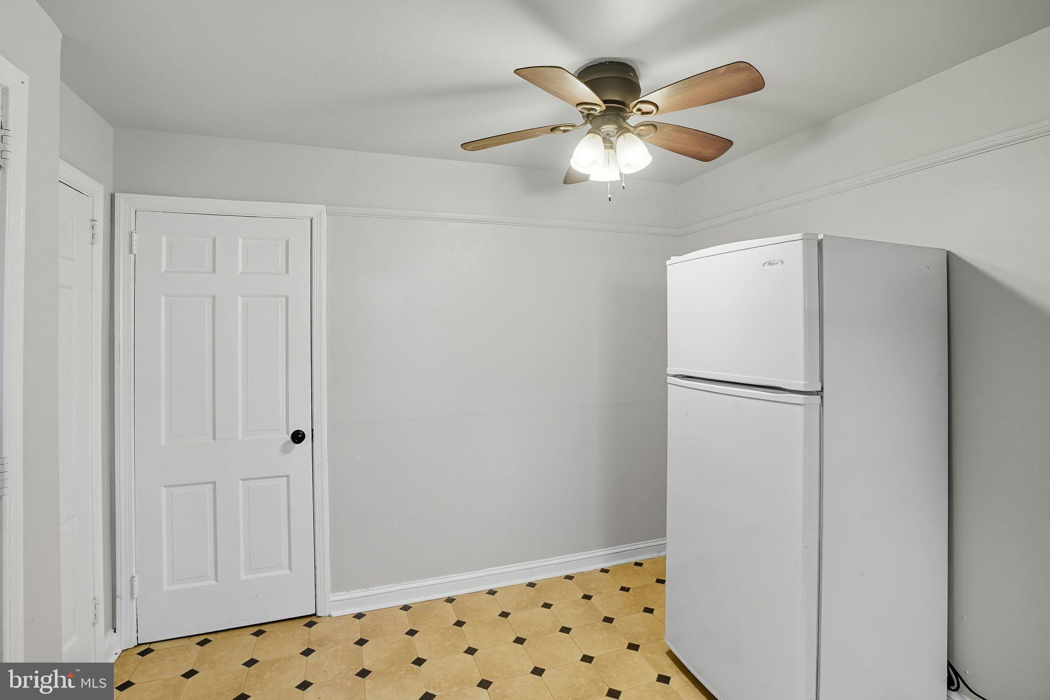 979 Edgewood Drive Springfield, PA 19064 - Photo 14 of 36 a view of an empty room