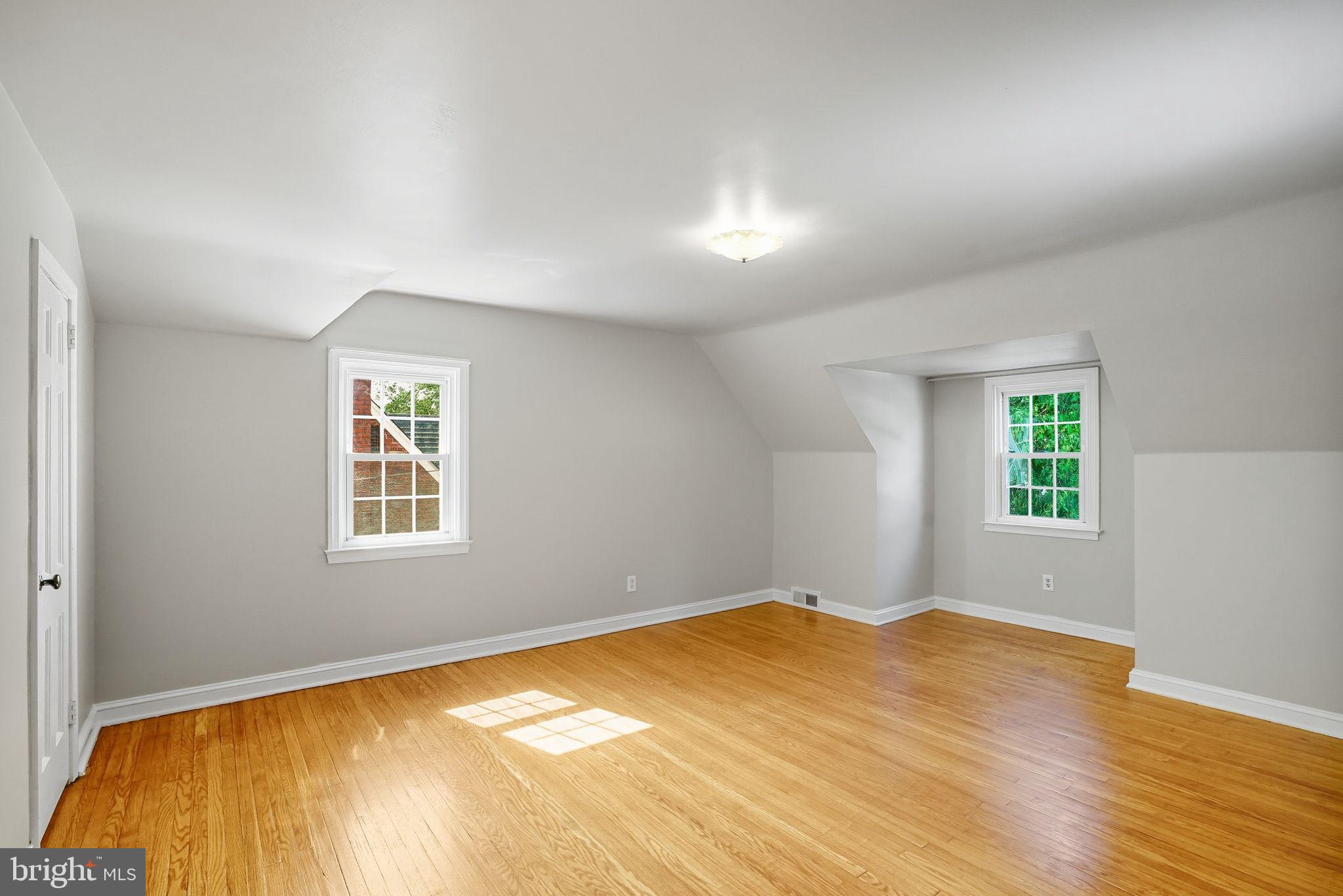 979 Edgewood Drive Springfield, PA 19064 - Photo 15 of 36 a view of empty room with wooden floor