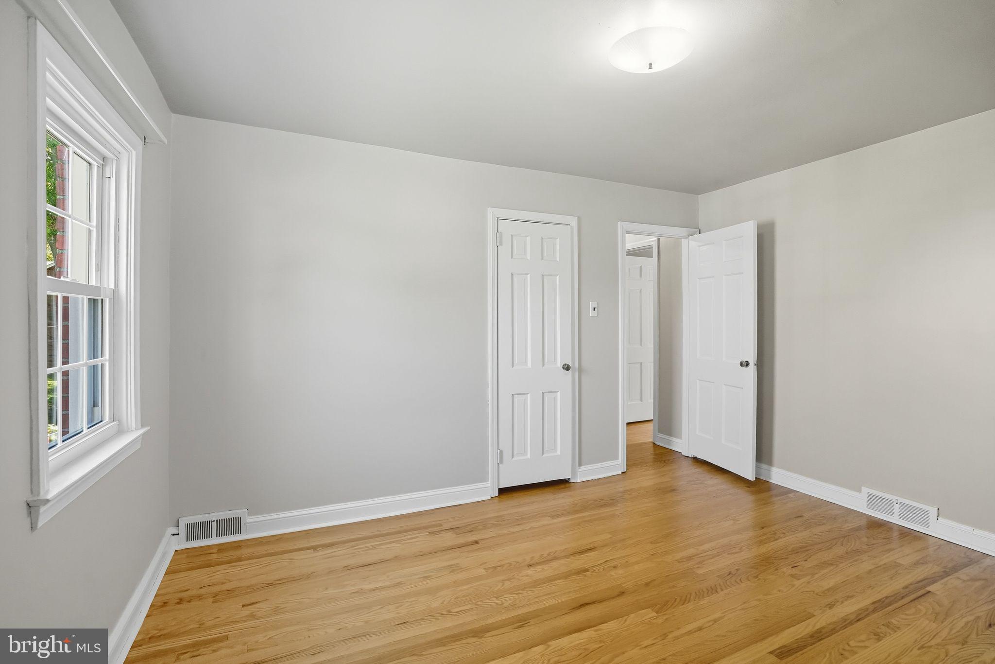 979 Edgewood Drive Springfield, PA 19064 - Photo 25 of 36 a view of an empty room with wooden floor and a window