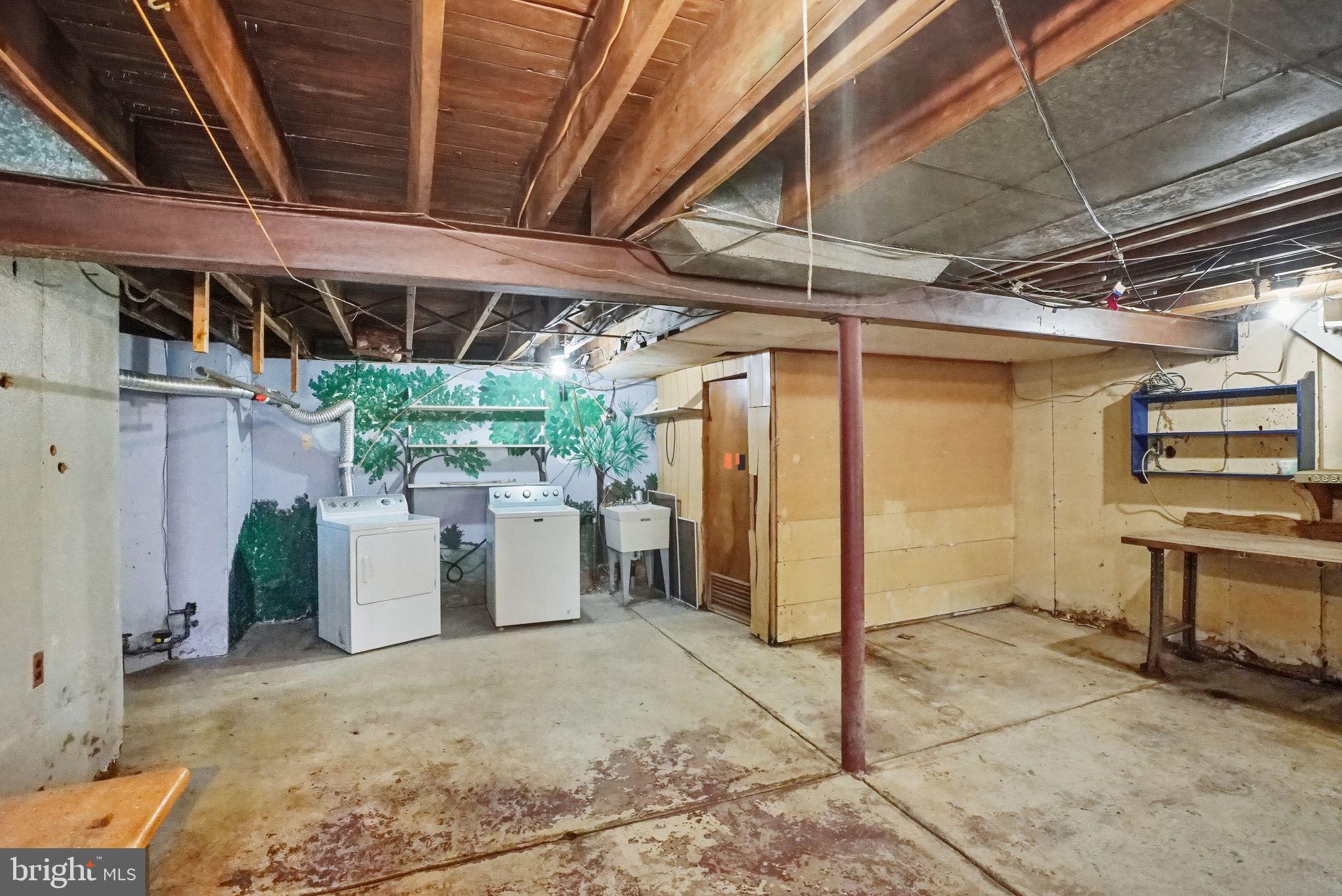 979 Edgewood Drive Springfield, PA 19064 - Photo 26 of 36 a view of a garage room