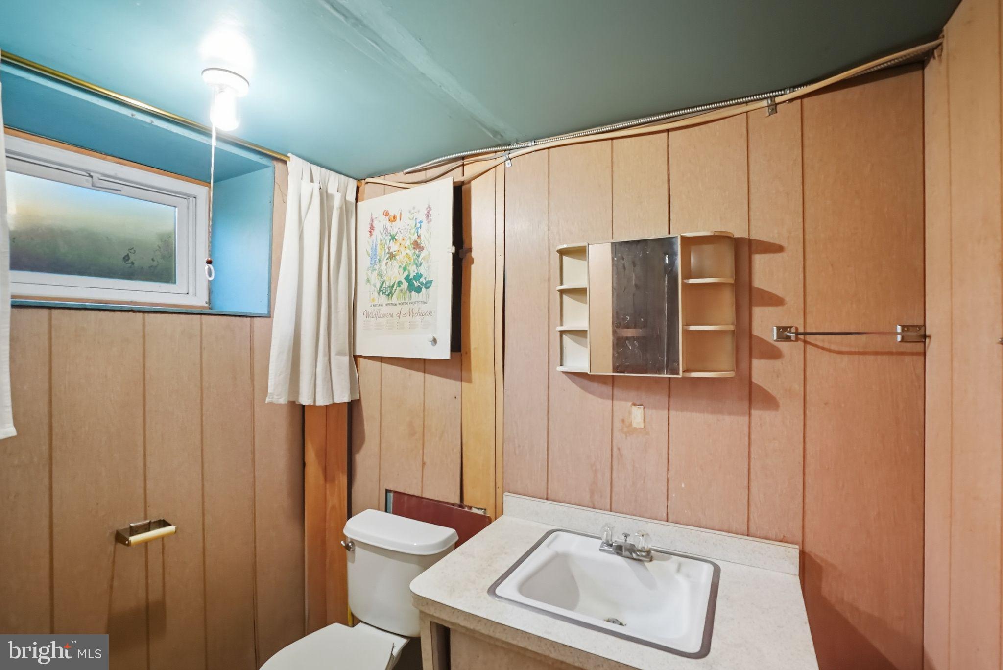 979 Edgewood Drive Springfield, PA 19064 - Photo 27 of 36 a bathroom with a sink and a mirror
