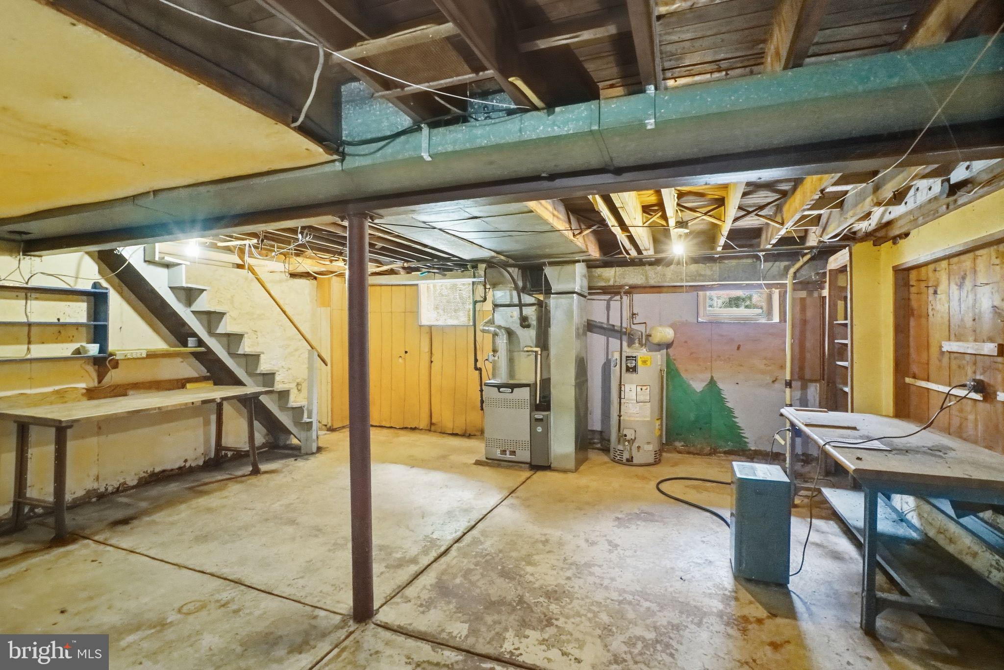 979 Edgewood Drive Springfield, PA 19064 - Photo 28 of 36 a view of living room
