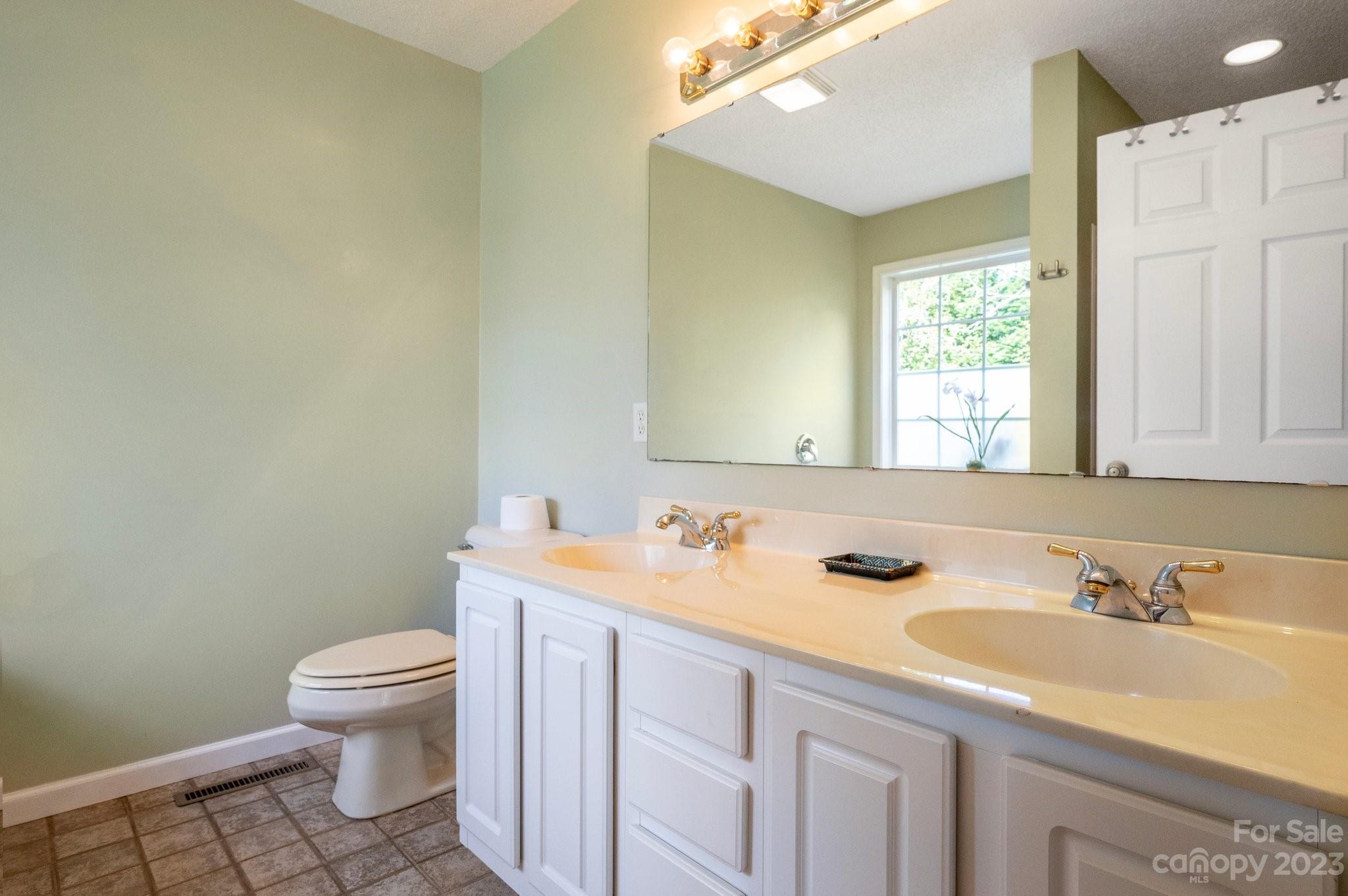 71 Mountain Ridge Lane Fletcher, NC 28732 - Photo 15 of 30 Gallery Image 15