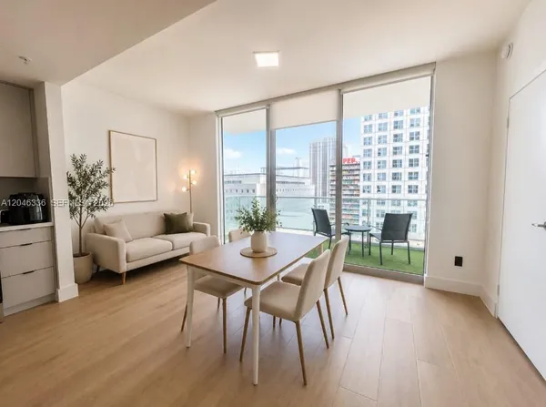 $2,650 | 300 South Biscayne Boulevard, Unit T1503, Miami, FL 33131