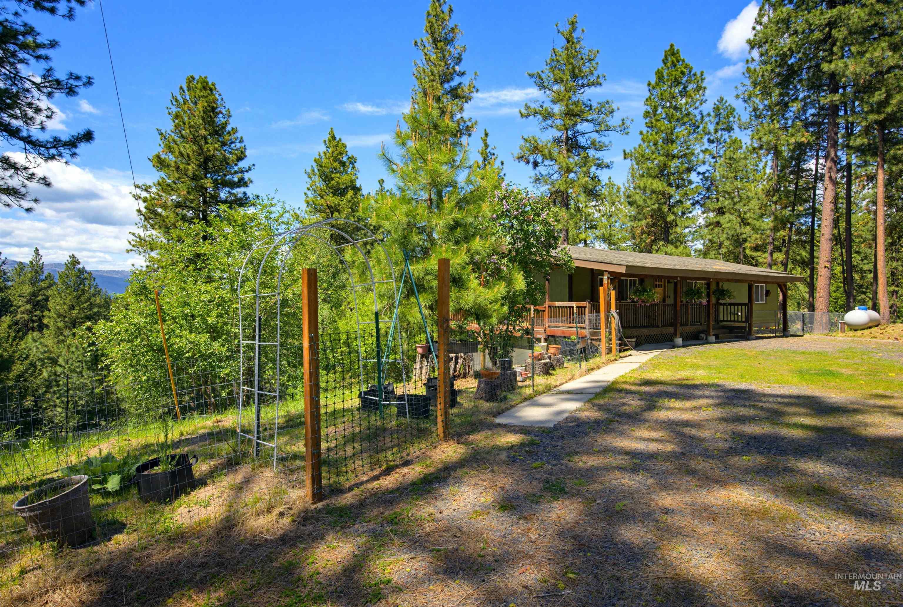 79 Sunset Loop Cascade, ID 83611 - Photo 41 of 44 Ranch-style dwelling featuring a covered front porch with wood railings and supports