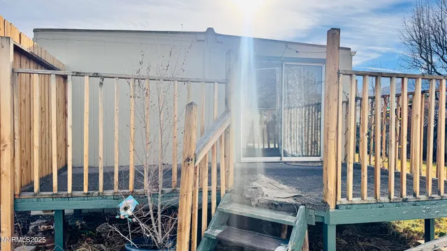 a view of entryway with a yard