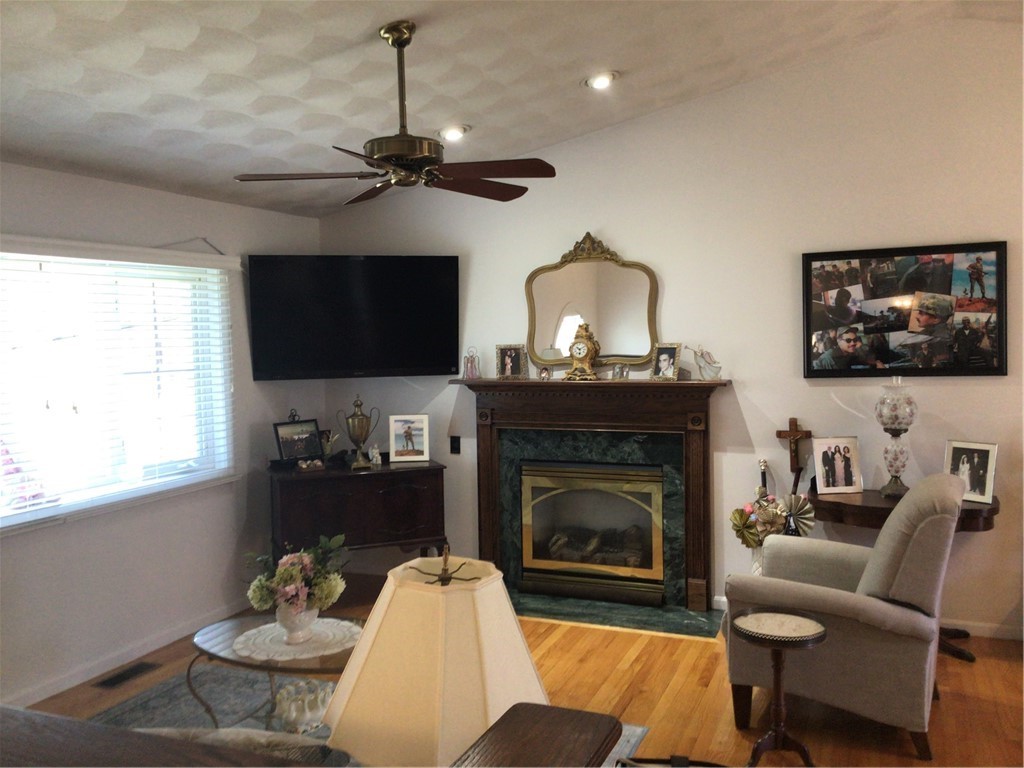 92 Limerock Road Smithfield, RI 02917 - Photo 9 of 19