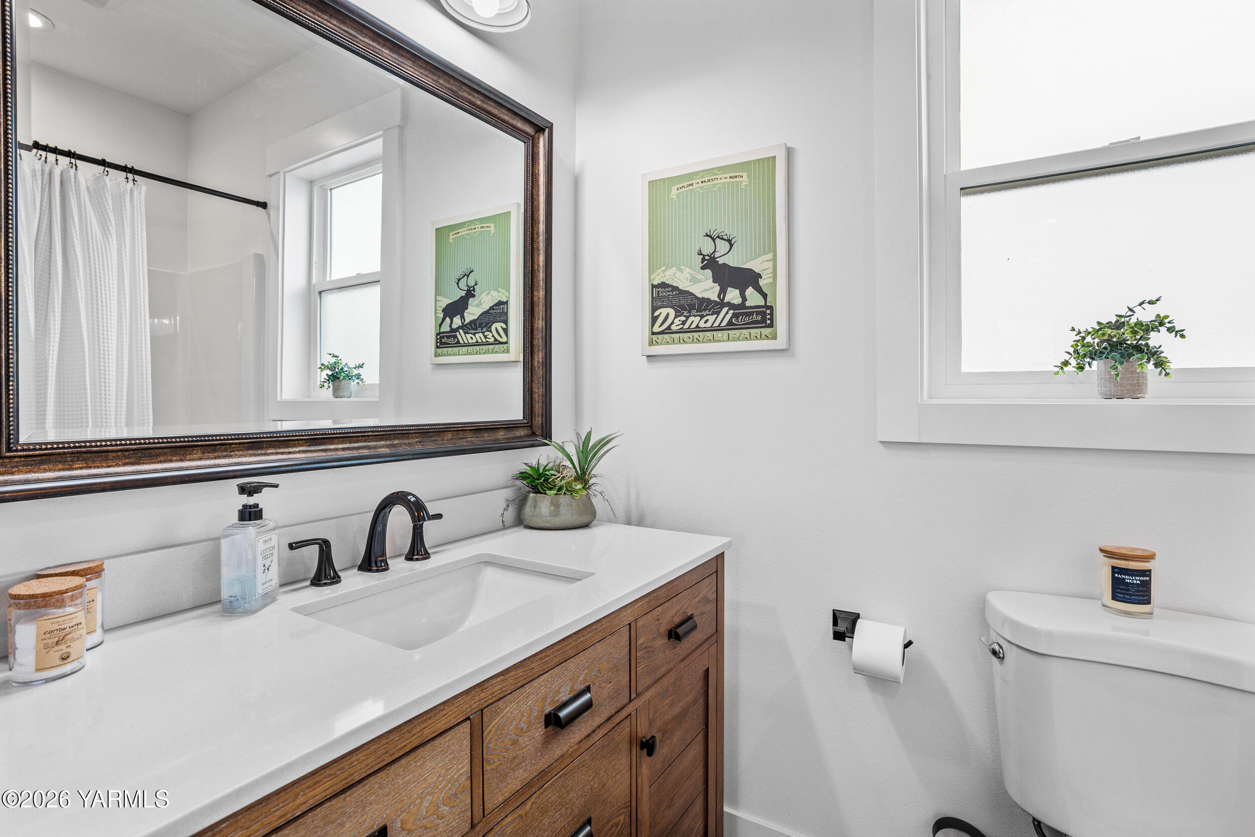 517 Game Ridge Road Selah, WA 98942 - Photo 36 of 72 a bathroom with a sink and a mirror