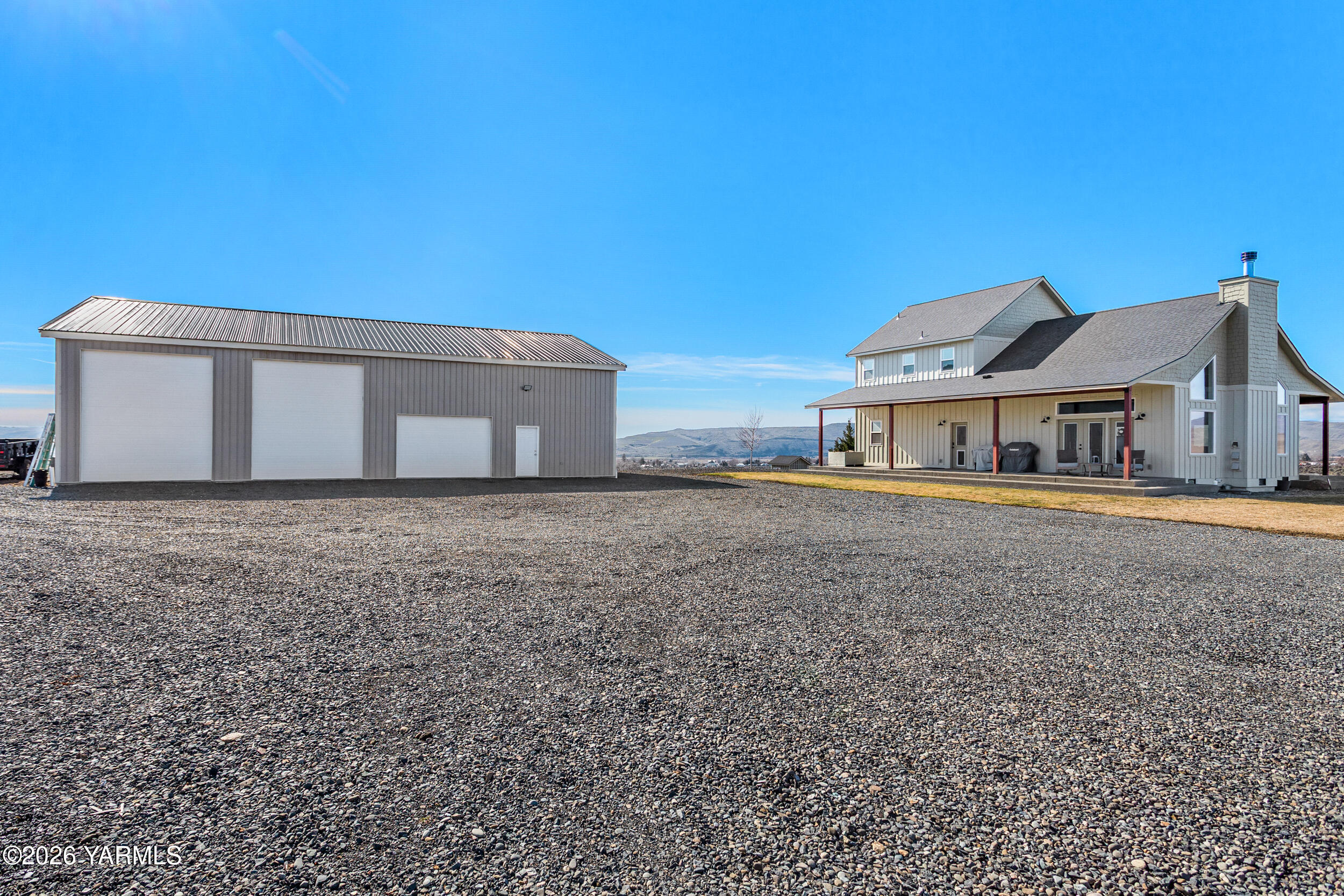 517 Game Ridge Road Selah, WA 98942 - Photo 40 of 72 a front view of house with yard and car parked