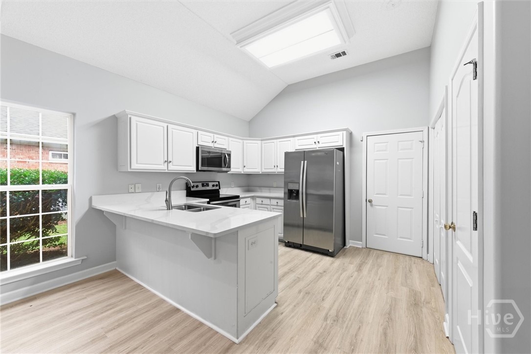 11 Wild Heron Villas Road Savannah, GA 31419 - Photo 12 of 45 Peninsula with eating bar.