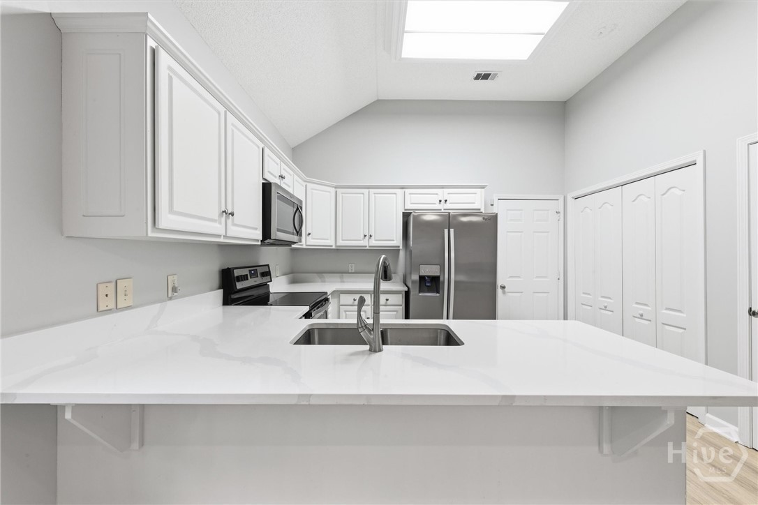 11 Wild Heron Villas Road Savannah, GA 31419 - Photo 13 of 45 Gorgeous granite counters.