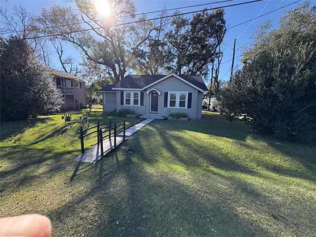 $1,550 | 306 North Elm Street, Tomball, TX 77375