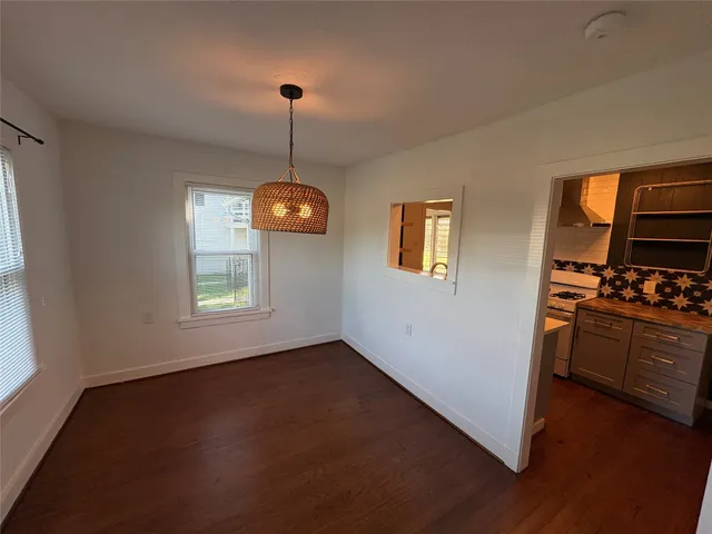 $1,550 | 306 North Elm Street, Tomball, TX 77375