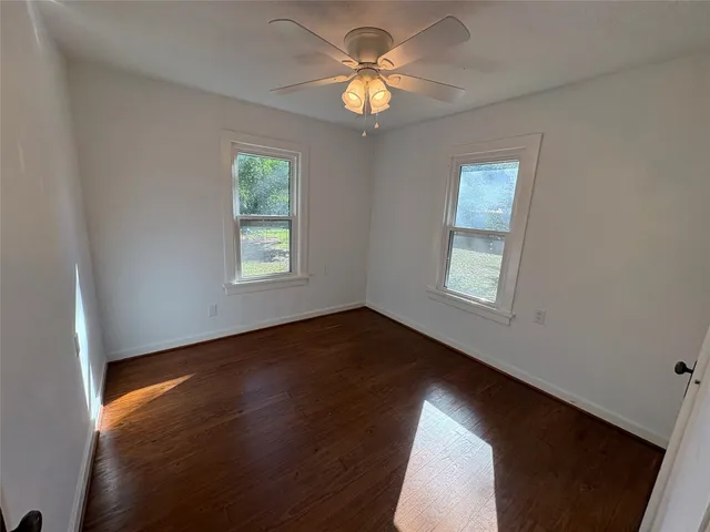 $1,550 | 306 North Elm Street, Tomball, TX 77375