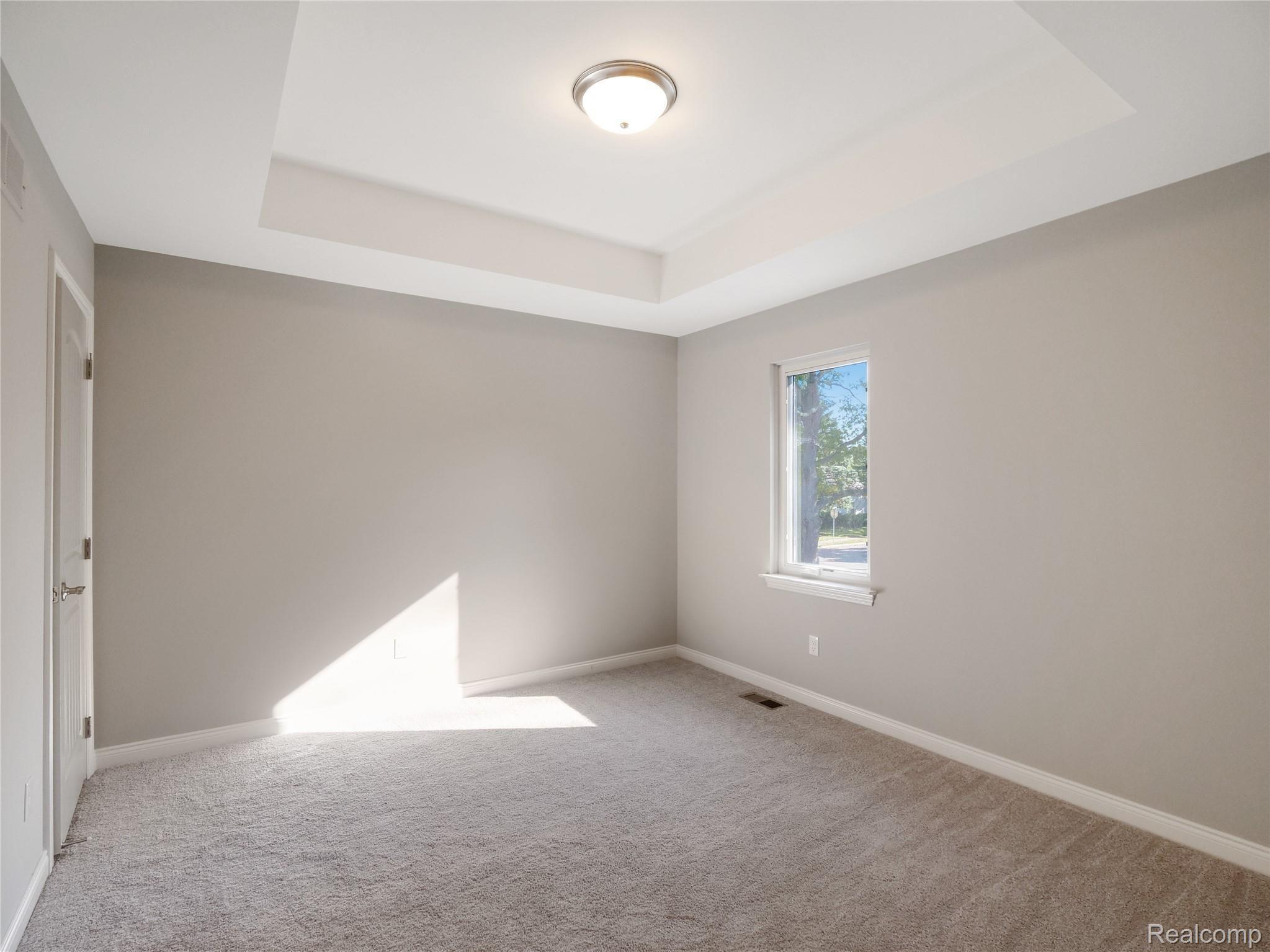 260 South Castell Avenue Rochester, MI 48307 - Photo 22 of 30 Trayed ceilings in all bedrooms