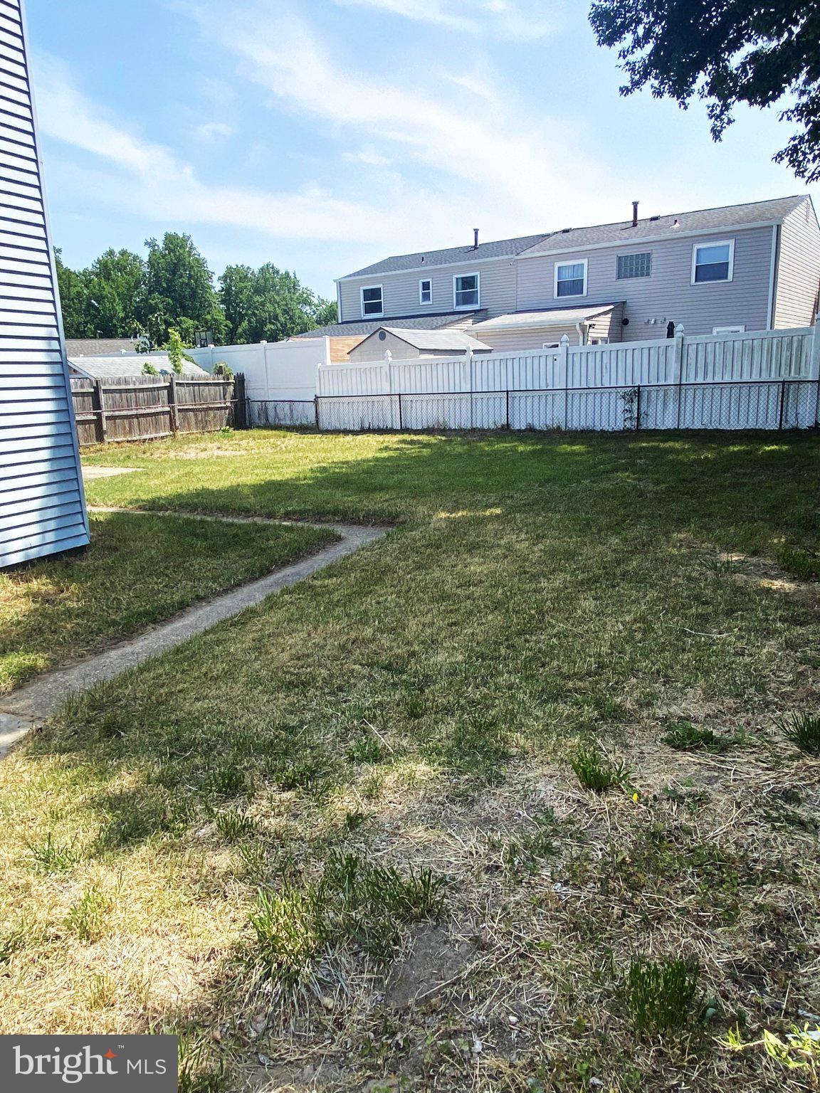 7707 Queens Road Pasadena, MD 21122 - Photo 3 of 19 Spacious backyard