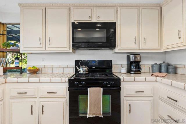 $1,150,000 | 2006 Catalina Avenue, Vista, CA 92084