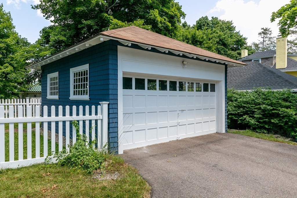 21 Kenilworth Road Worcester, MA 01602 - Photo 5 of 42