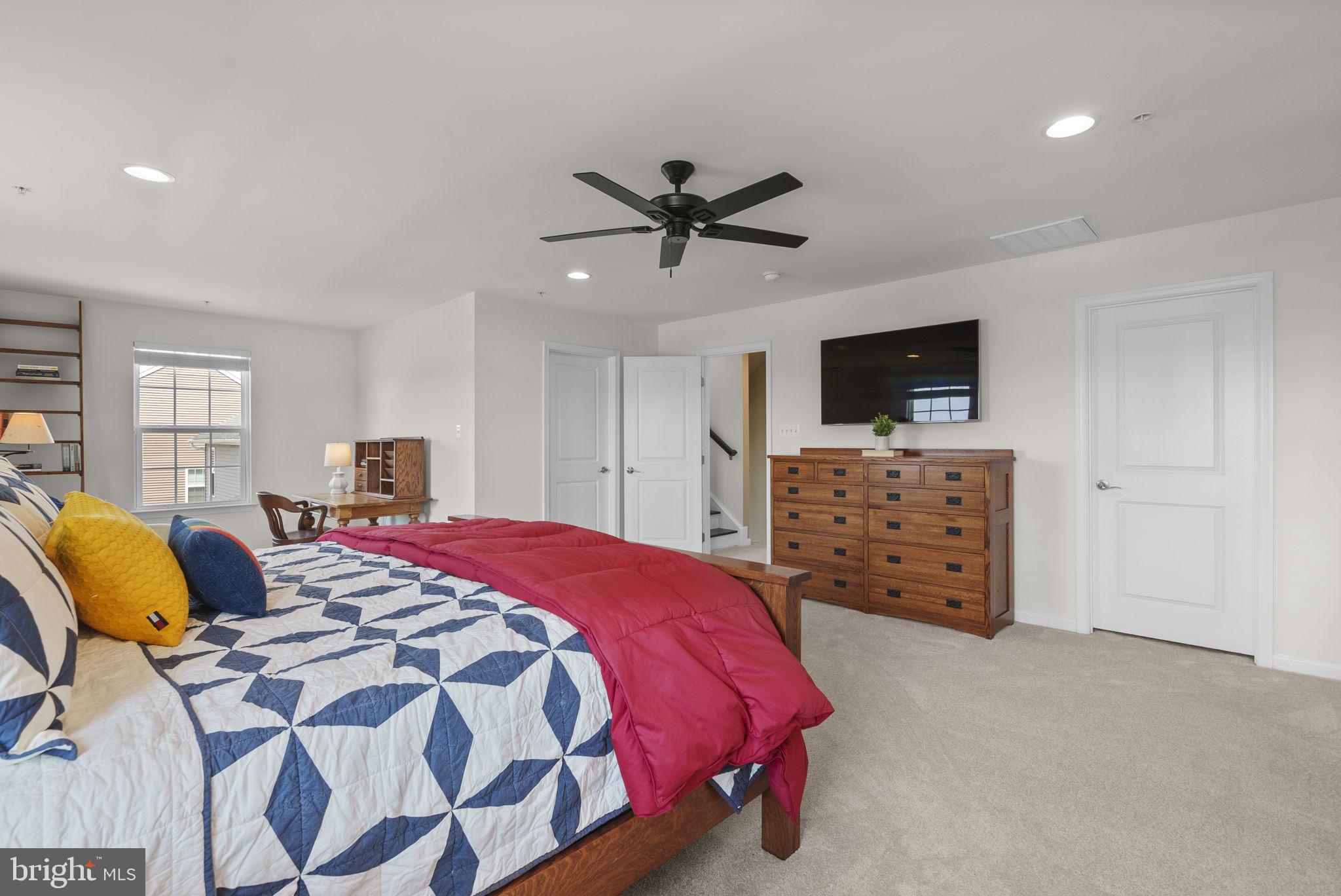 6 Gaver Way Middletown, MD 21769 - Photo 22 of 72 Primary Suite w/ Sitting area