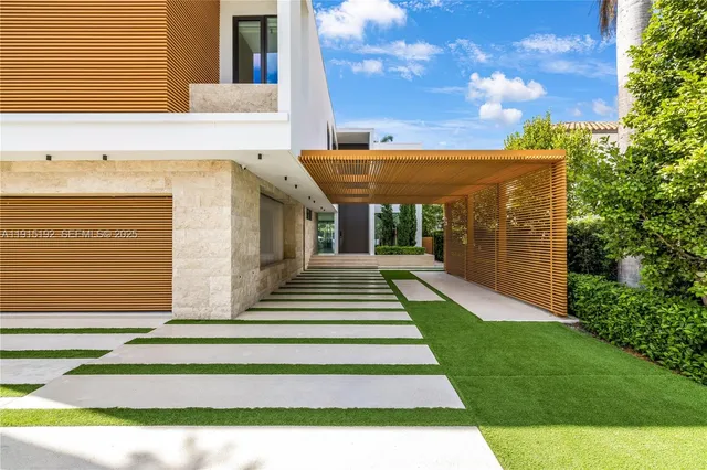 $21,999,000 | 94 South Hibiscus Drive, Miami Beach, FL 33139