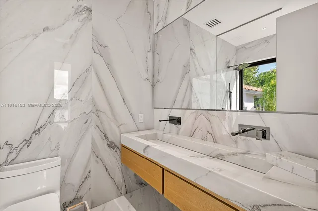 $21,999,000 | 94 South Hibiscus Drive, Miami Beach, FL 33139