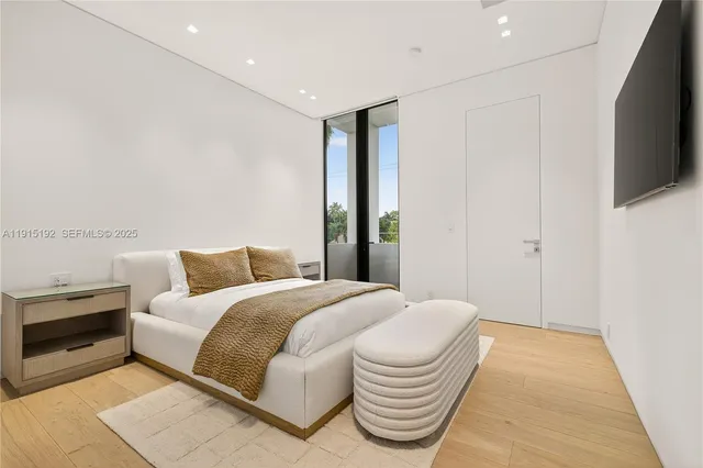 $21,999,000 | 94 South Hibiscus Drive, Miami Beach, FL 33139