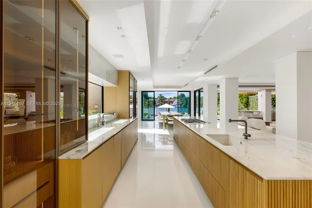 $21,999,000 | 94 South Hibiscus Drive, Miami Beach, FL 33139