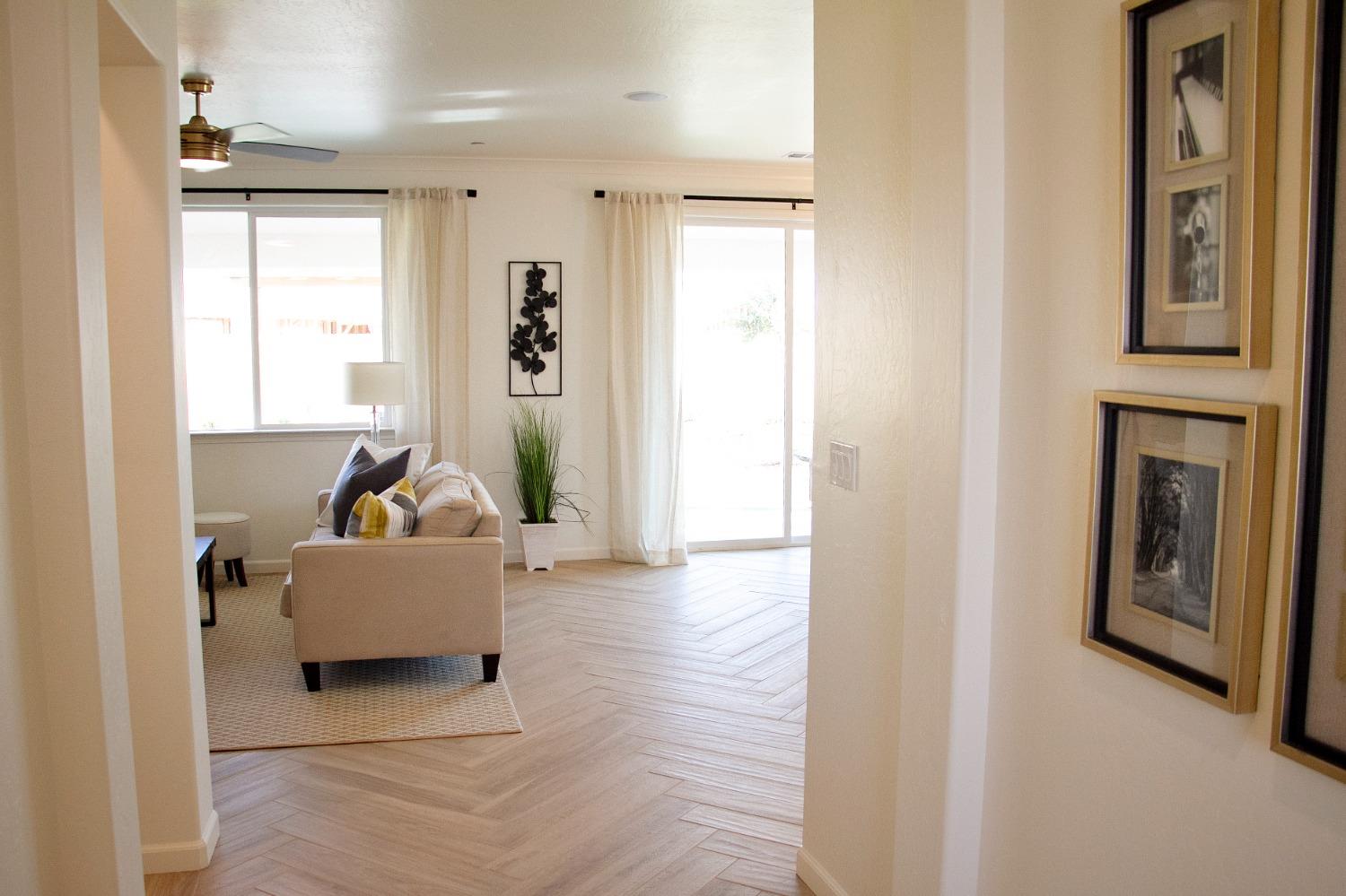 273 Lyon Street Reedley, CA 93654 - Photo 2 of 10 Gallery Image 2