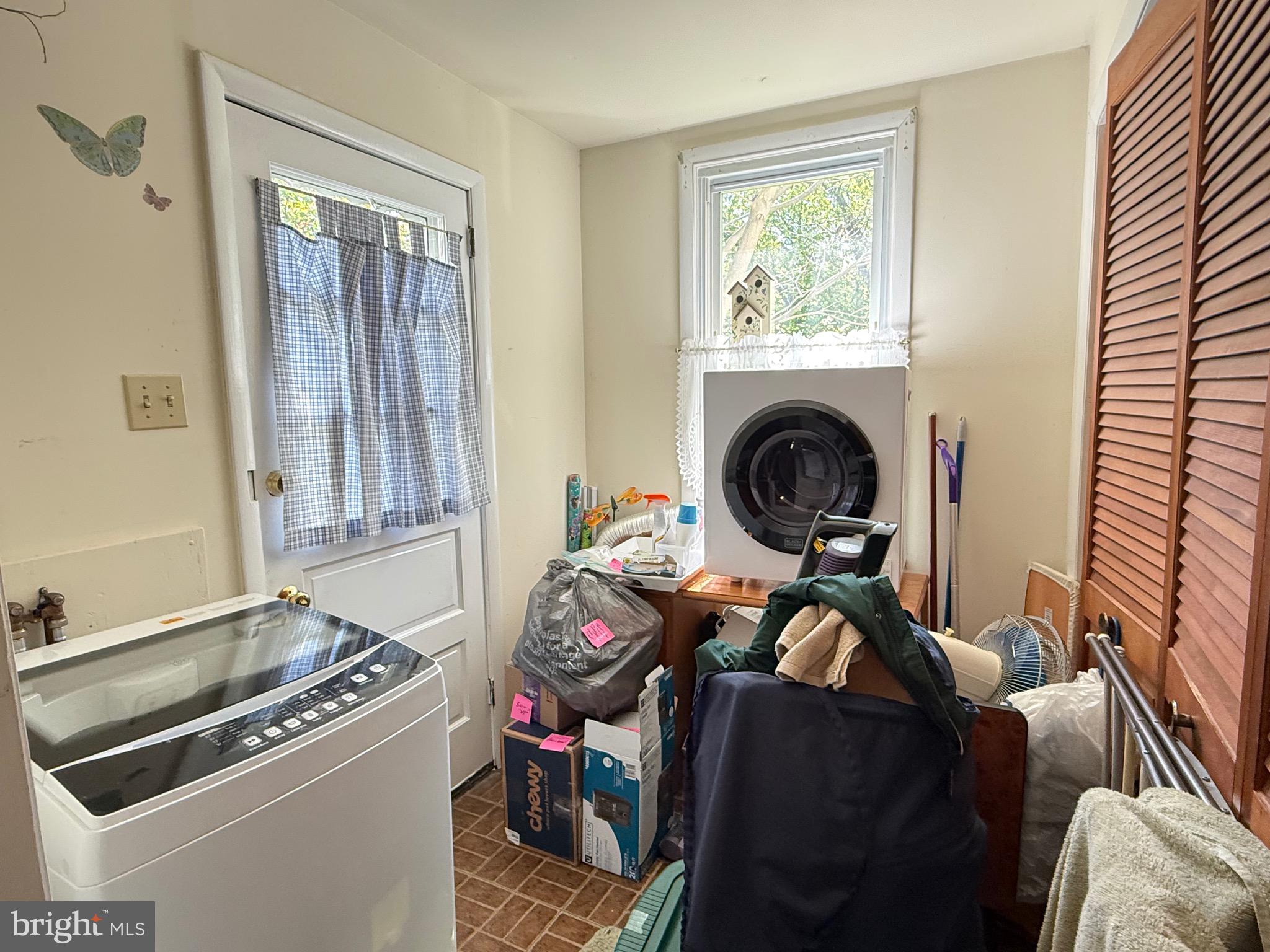 505 Ryers Avenue Cheltenham, PA 19012 - Photo 9 of 34 1st Floor Side Entry Laundry/Closet