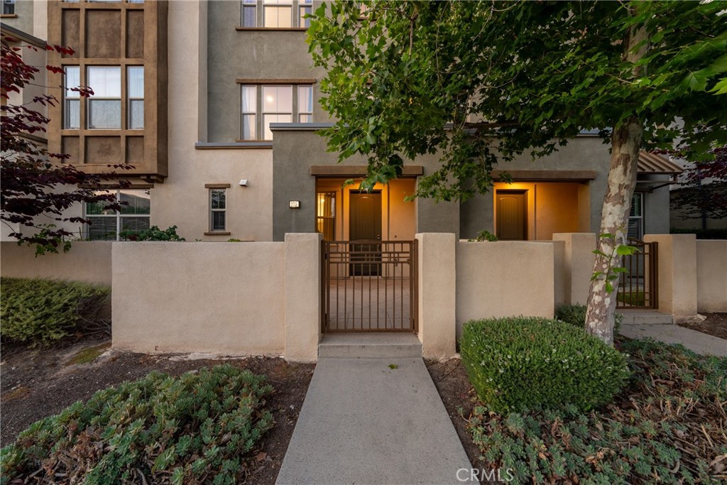 125 Mongoose Irvine, CA 92618 - Photo 4 of 30