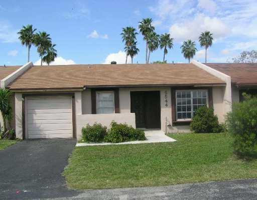 5544 Lakewood Road, Unit B Pompano Beach, FL 33063 - Photo 1 of 8 Exterior Front