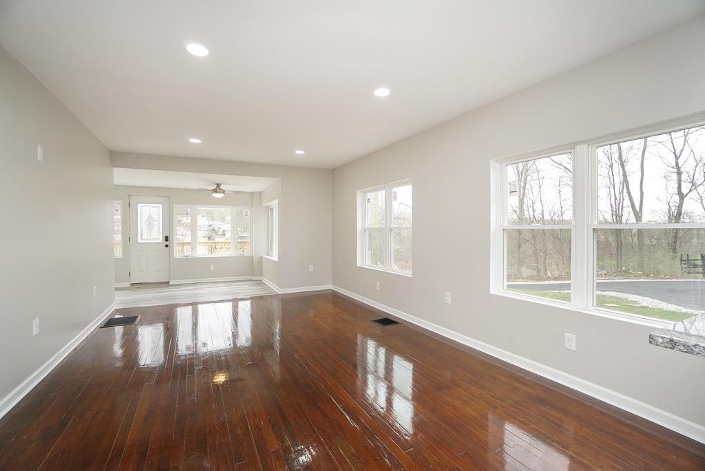 243 Ridgeway Road Cincinnati, OH 45216 - Photo 5 of 26