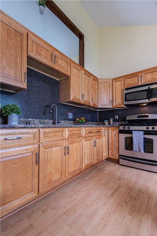 417 Privilege Street Woonsocket, RI 02895 - Photo 7 of 39 Gallery Image 7