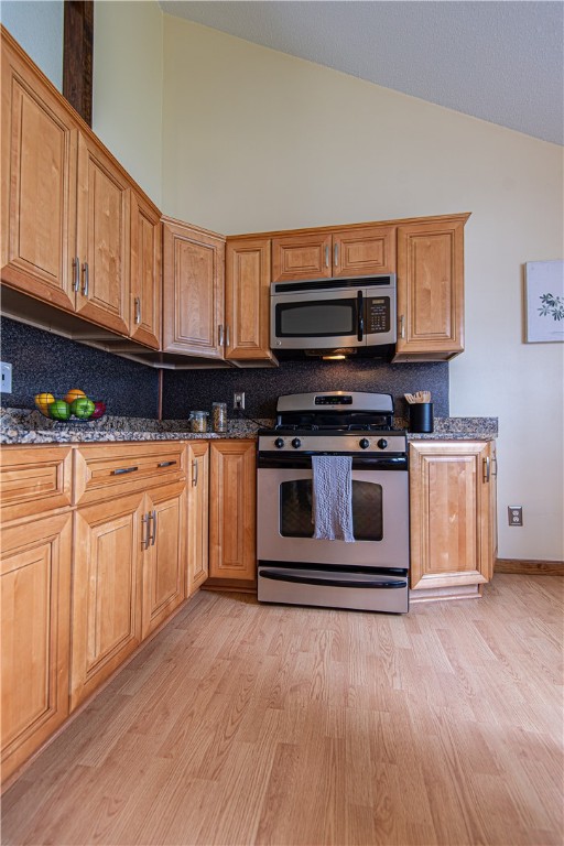 417 Privilege Street Woonsocket, RI 02895 - Photo 8 of 39 Gallery Image 8