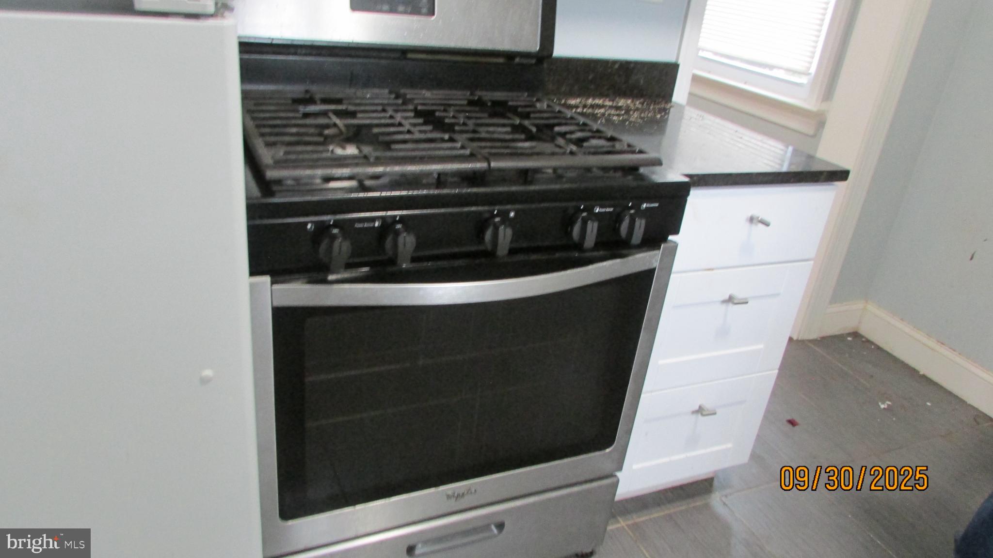 4501 Beechwood Road College Park, MD 20740 - Photo 14 of 57 a close view of stove top oven