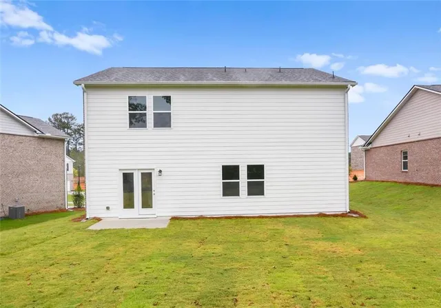 a view of a house with a backyard