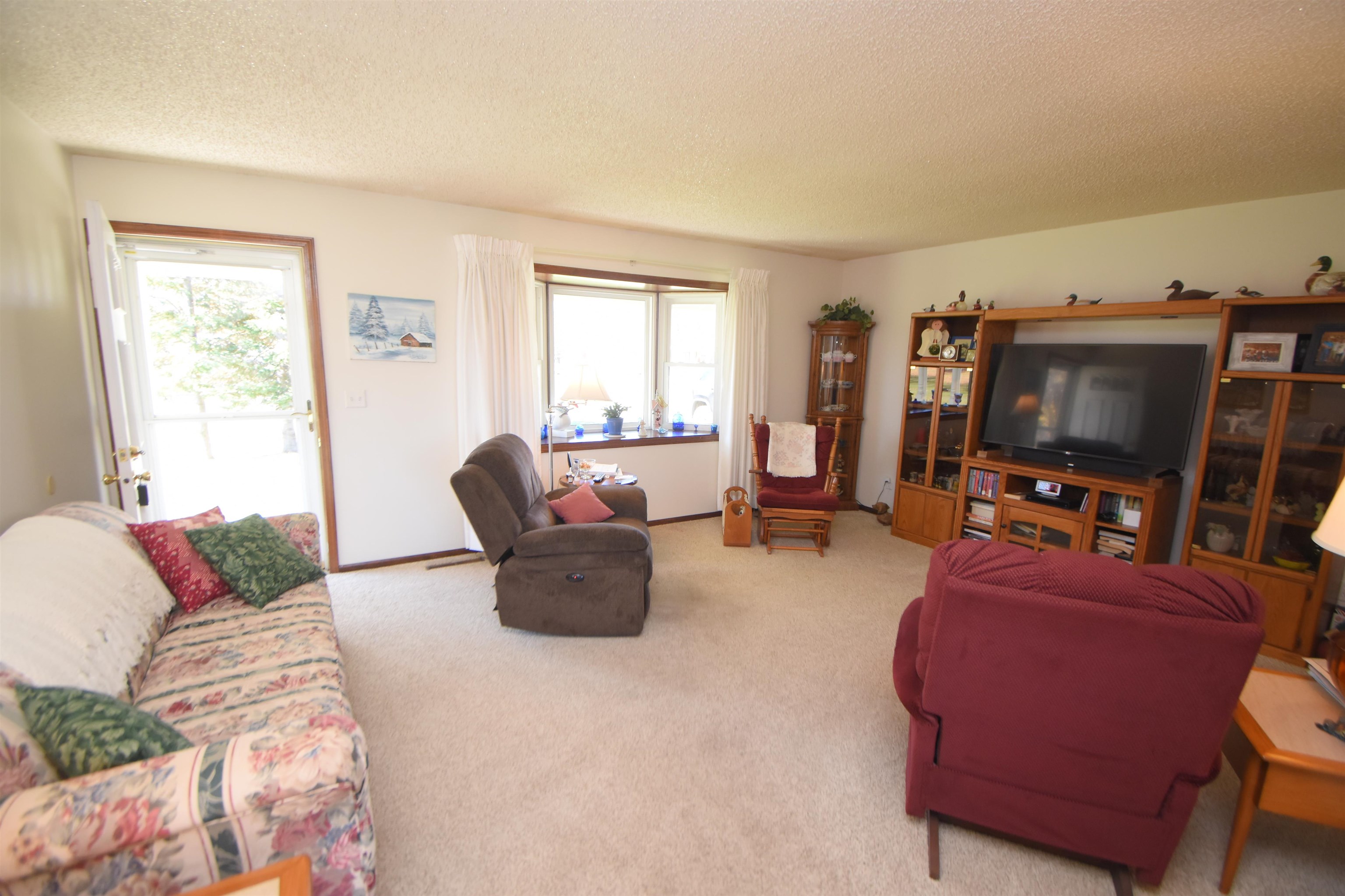 3433 Ines Durand, MI 48429 - Photo 4 of 36 50094562-3.JPG