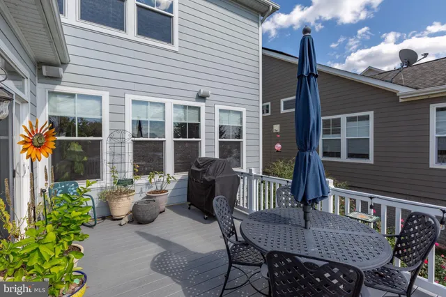 $899,950 | 7116 Lake Drive, Warrenton, VA 20187