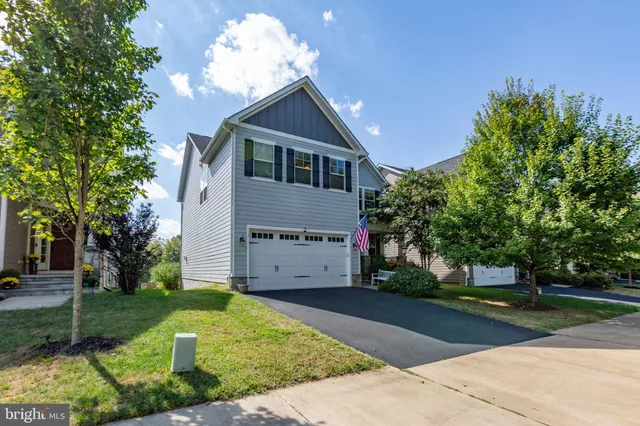 $899,950 | 7116 Lake Drive, Warrenton, VA 20187